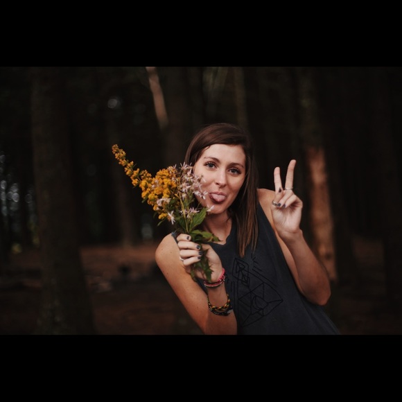 Meet your Posher, Hannah - Picture 1 of 1